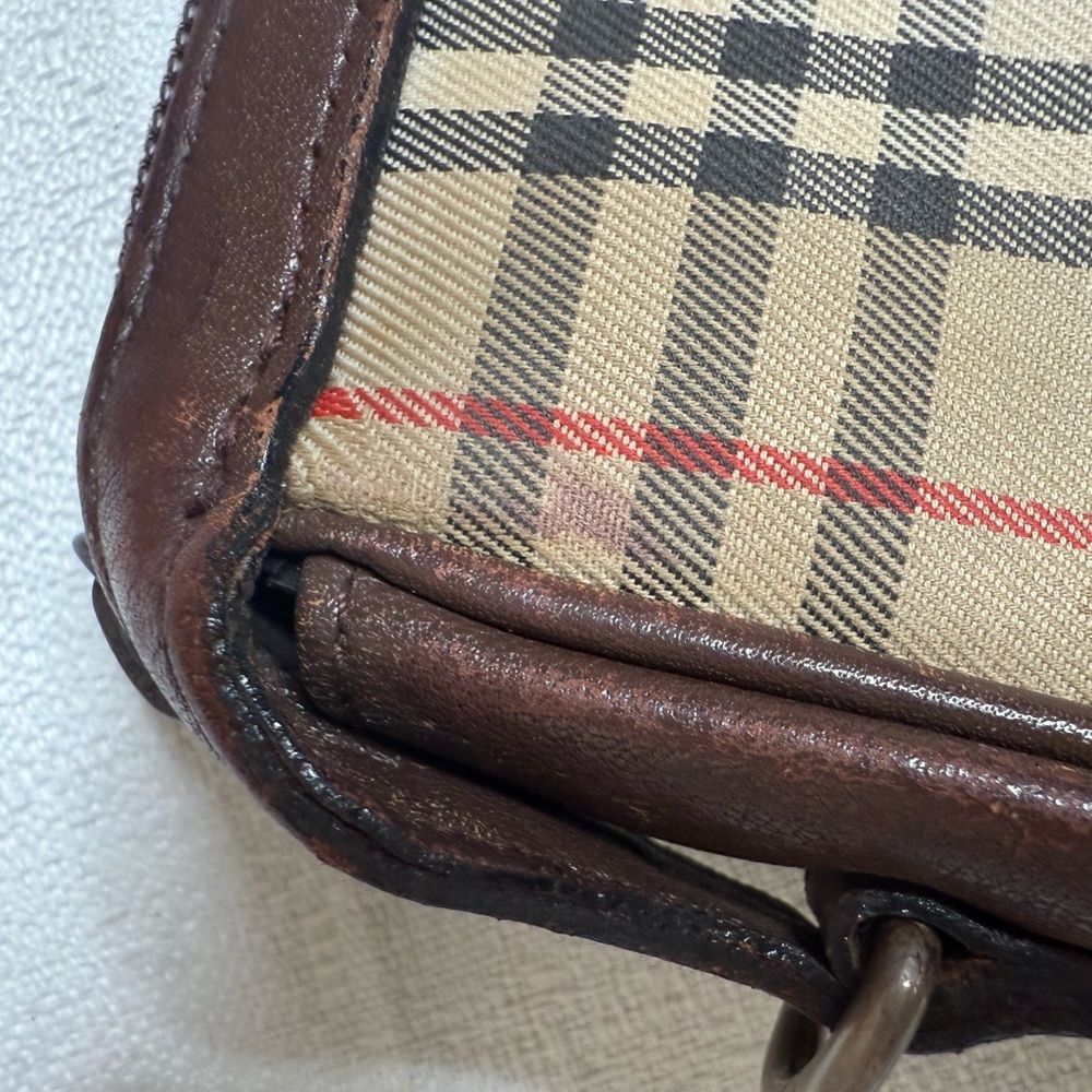 Burberrys’ Vintage clutch wristlet - Picture 9 of 15